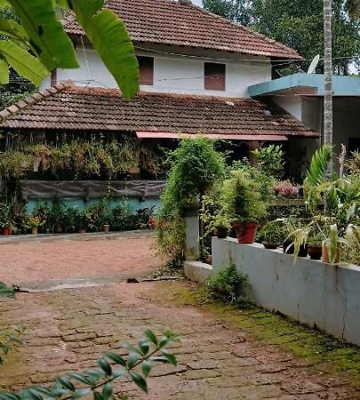 Kenoth Thaliyil Mana, Heritage Homestay Payyannur Buitenkant foto