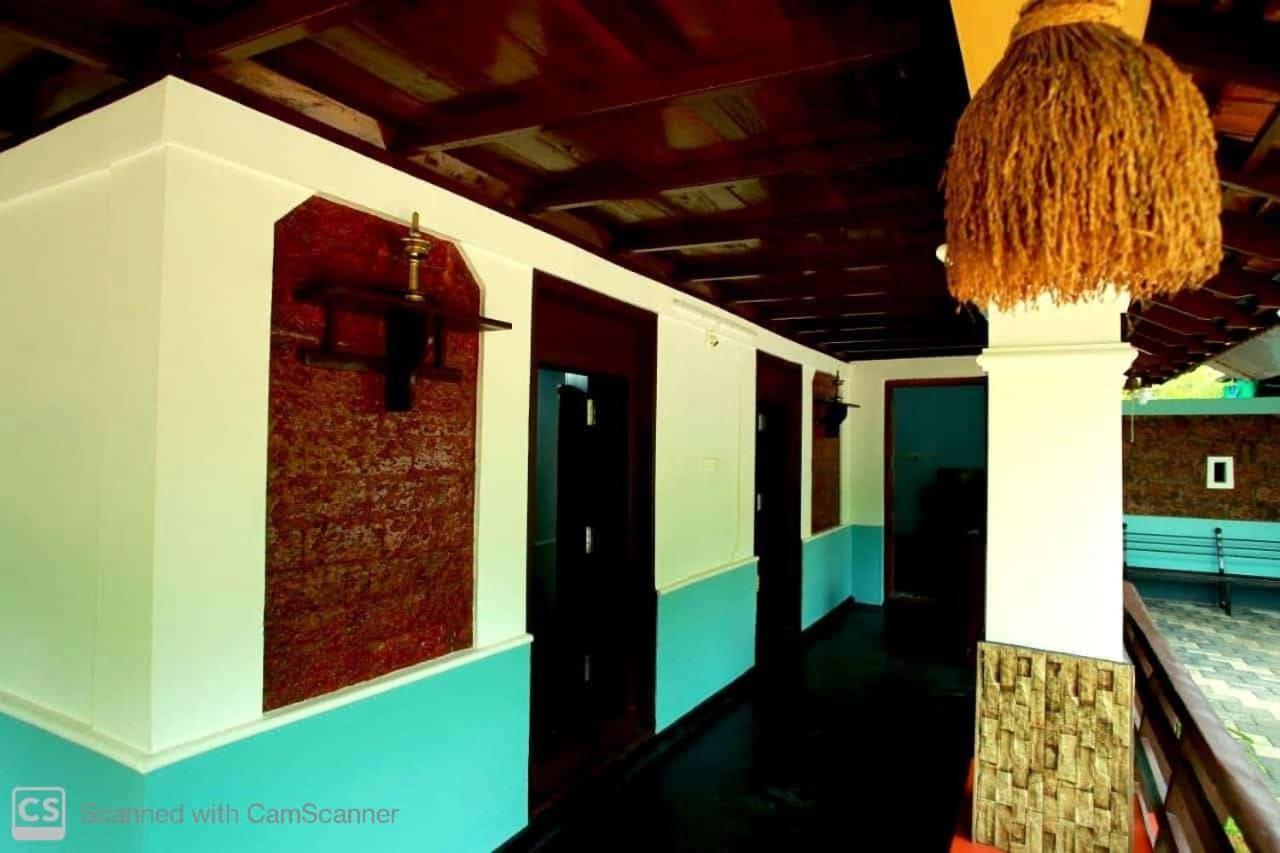 Kenoth Thaliyil Mana, Heritage Homestay Payyannur Buitenkant foto
