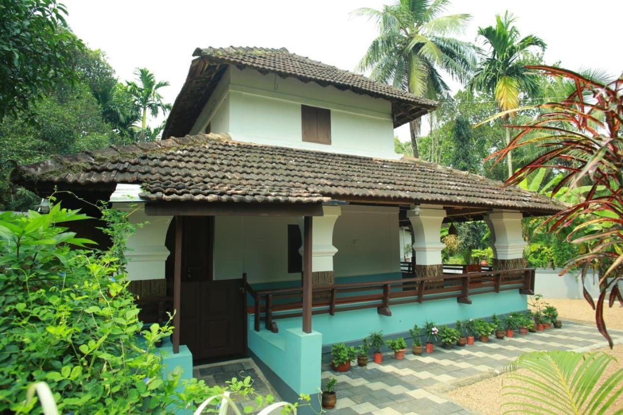 Kenoth Thaliyil Mana, Heritage Homestay Payyannur Buitenkant foto